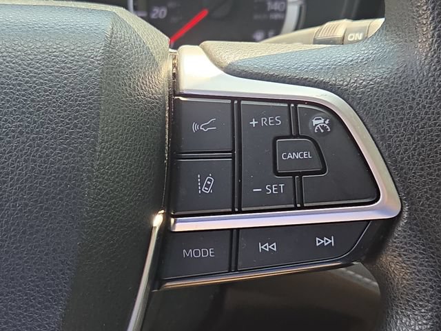 Used 2022 Toyota Highlander L FWD image 25