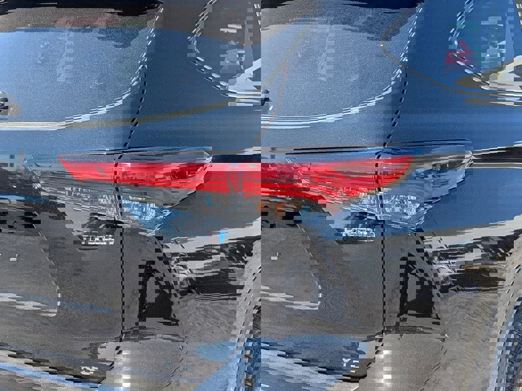 Used 2023 Toyota Highlander Bronze Edition image 7