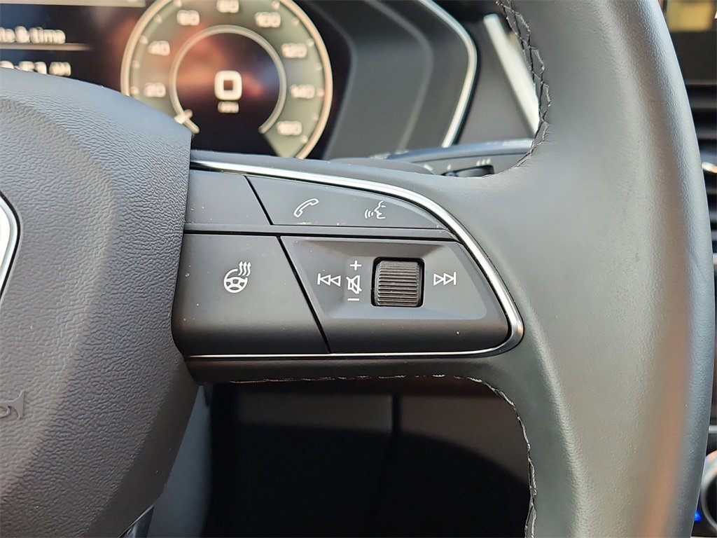 Used 2024 Audi Q5 e Premium w/ Convenience Package image 28