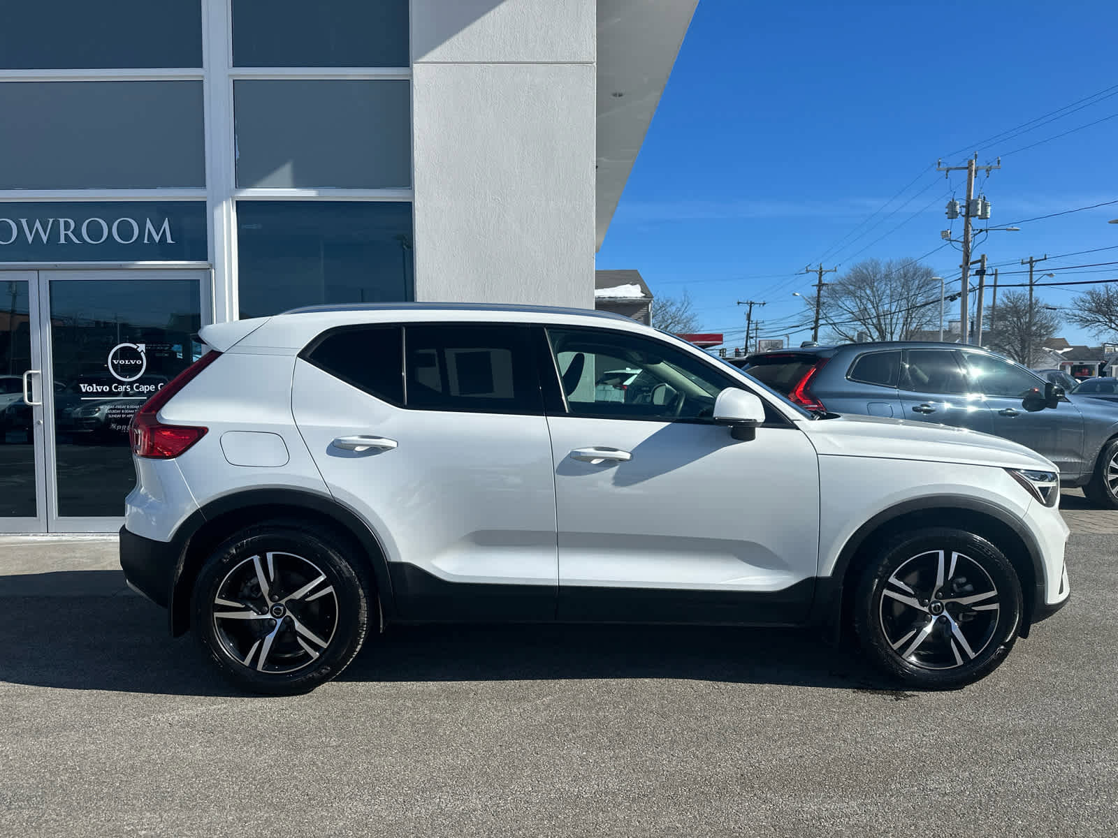 Certified 2023 Volvo XC40 B5 Core w/ Convenience Package image 8