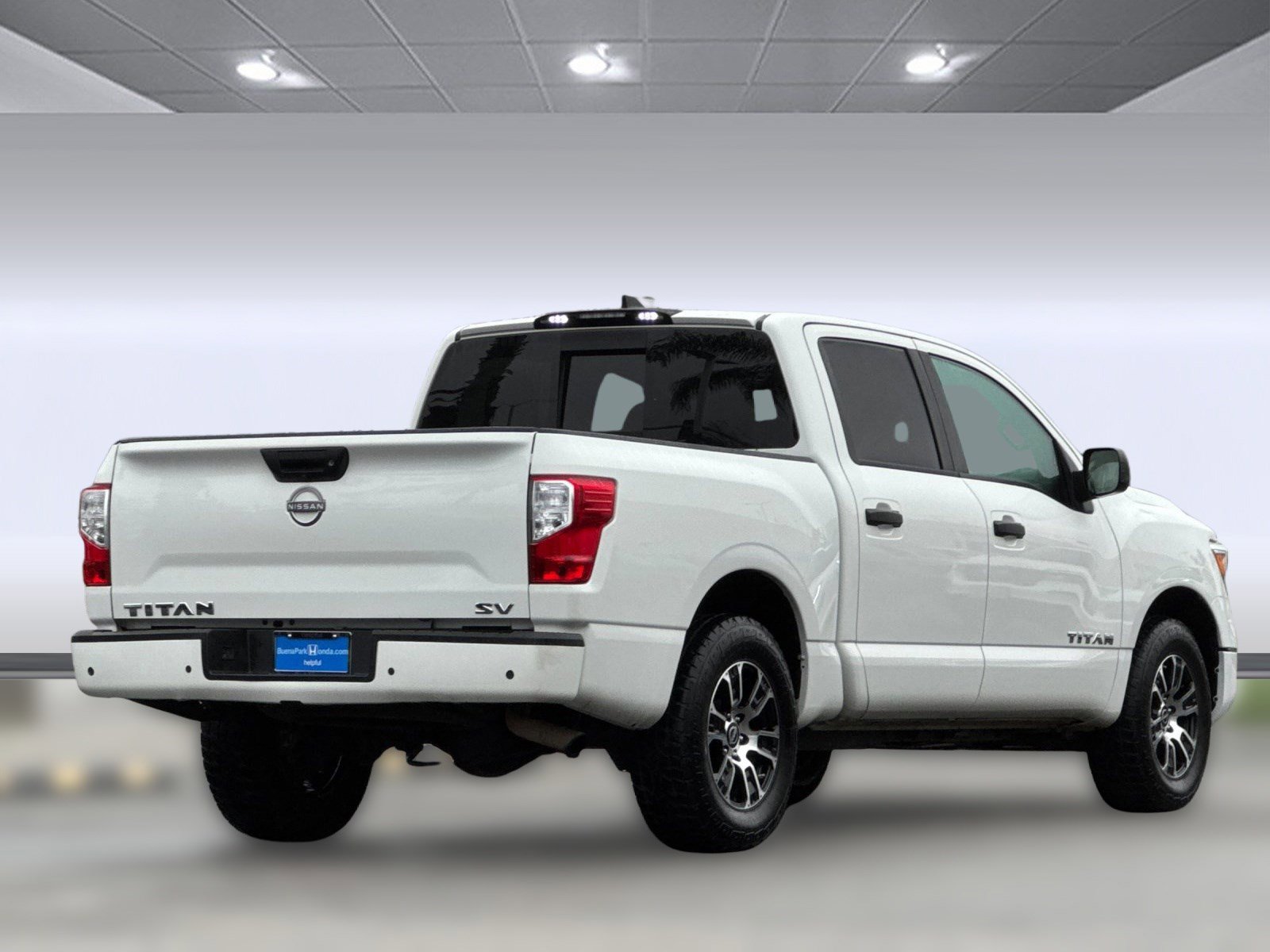 Used 2023 Nissan Titan SV image 8