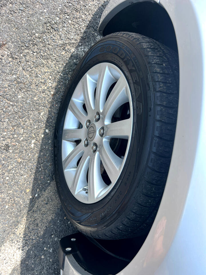 Used 2011 Chrysler 200 Touring image 10