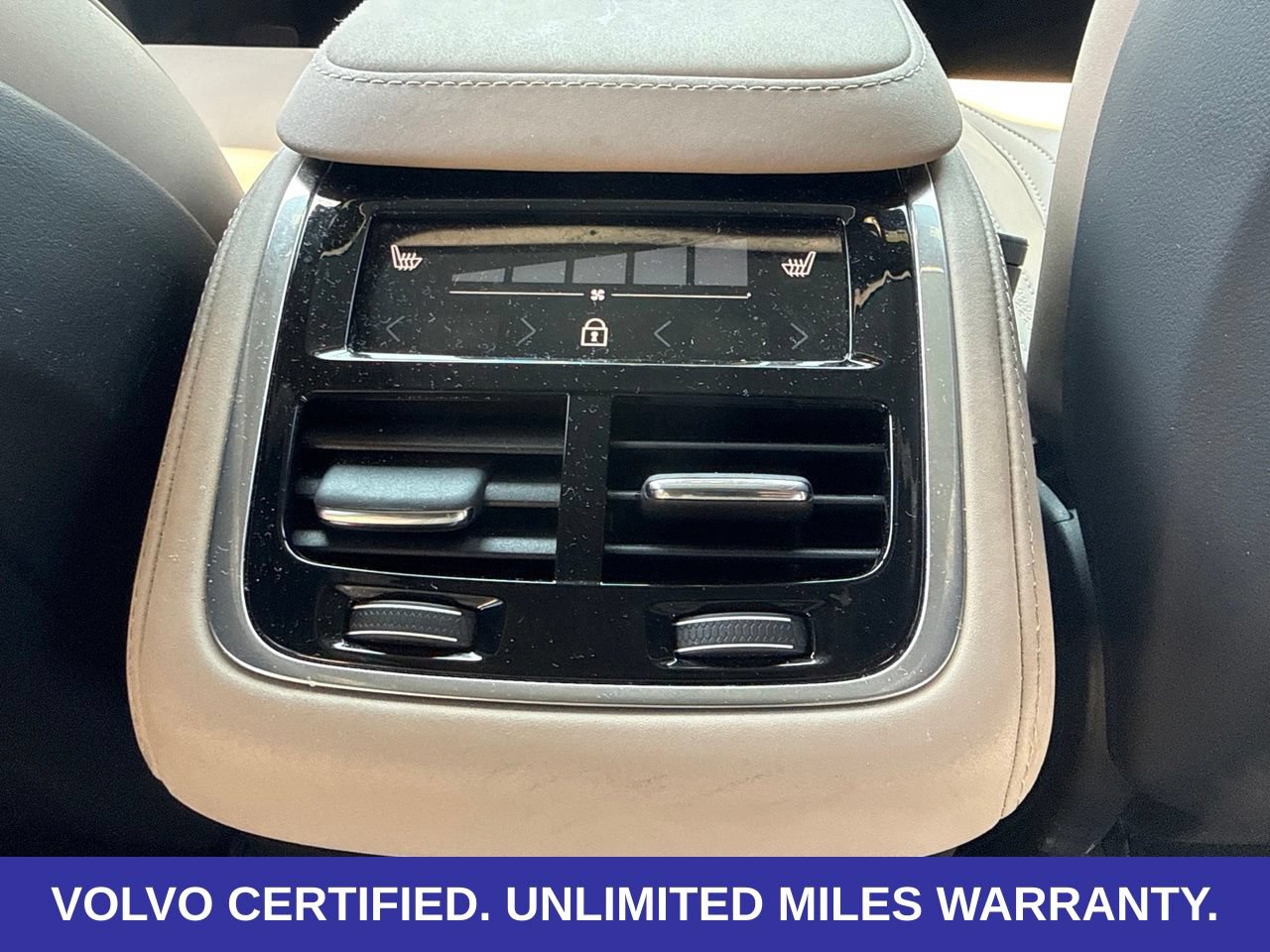 Certified 2026 Volvo XC90 B6 Plus AWD/4WD image 17