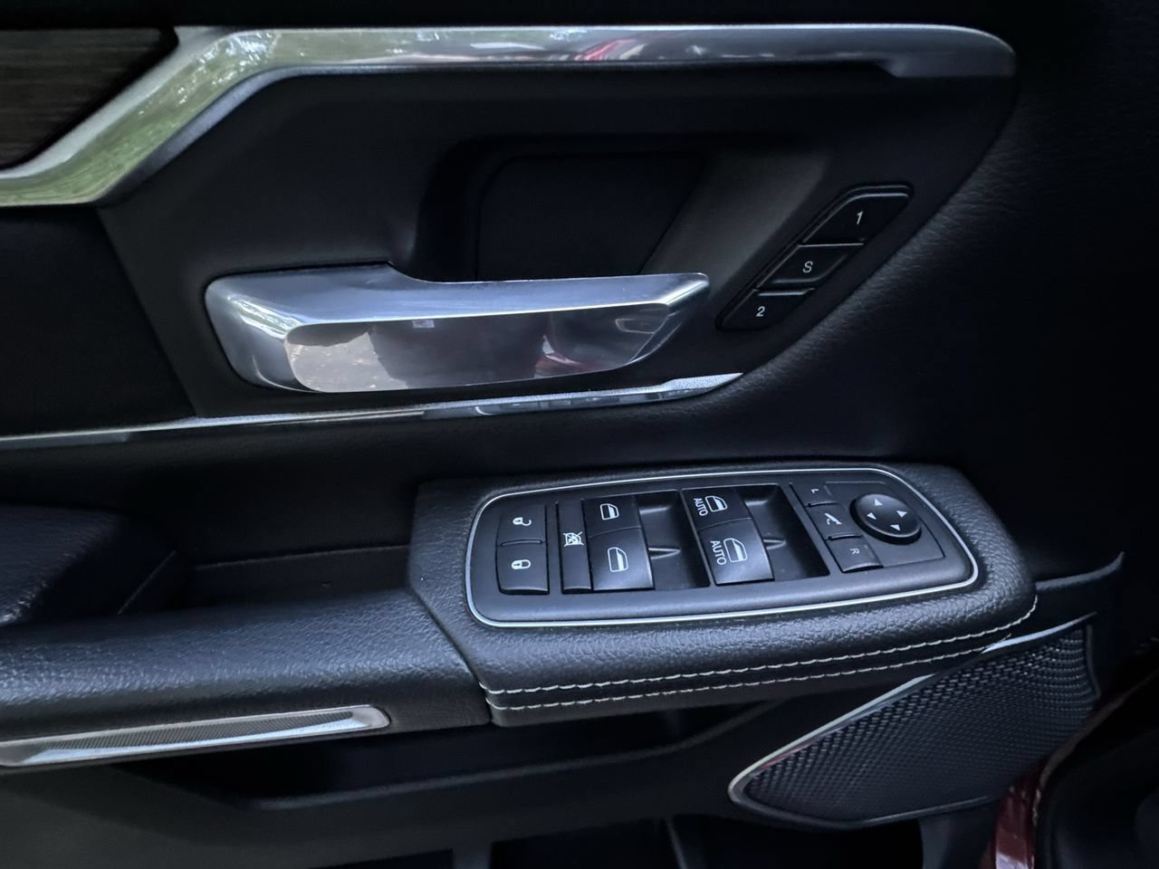 Used 2019 RAM 1500 Laramie AWD/4WD image 18