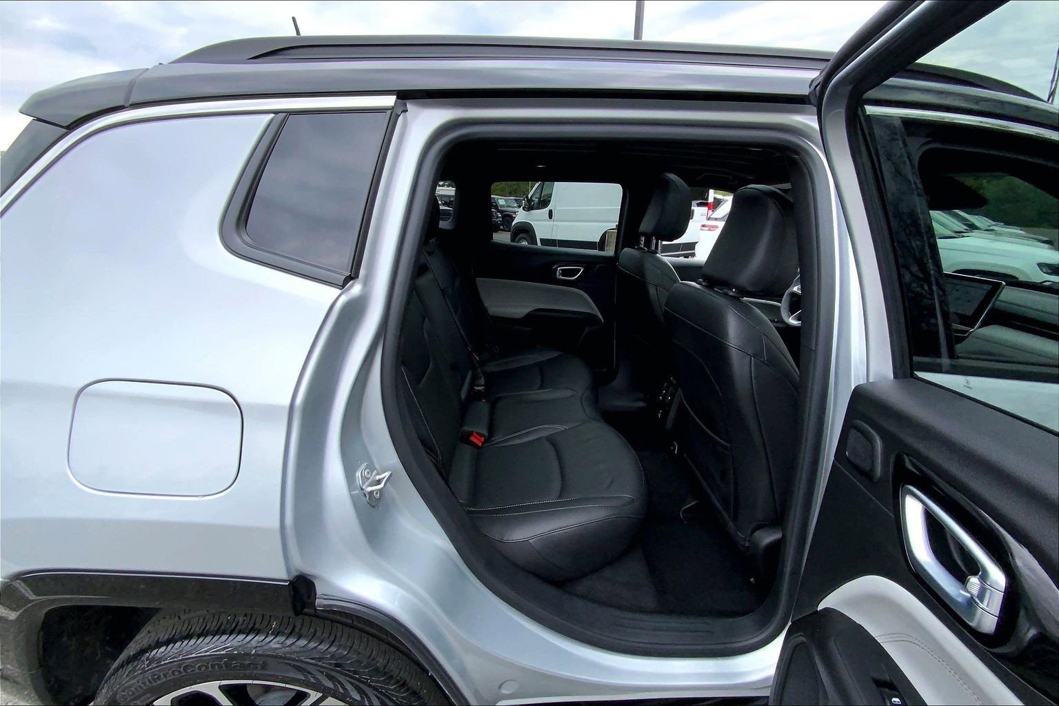 Certified 2025 Jeep Compass Limited w/ Elite Group AWD/4WD image 16