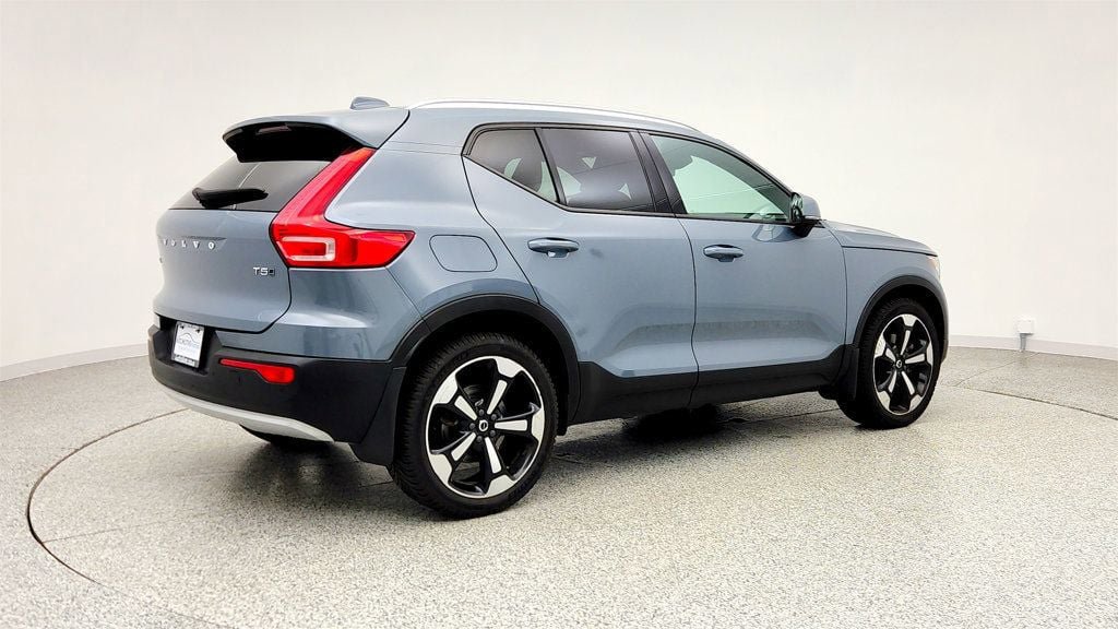 Used 2020 Volvo XC40 T5 Momentum image 5