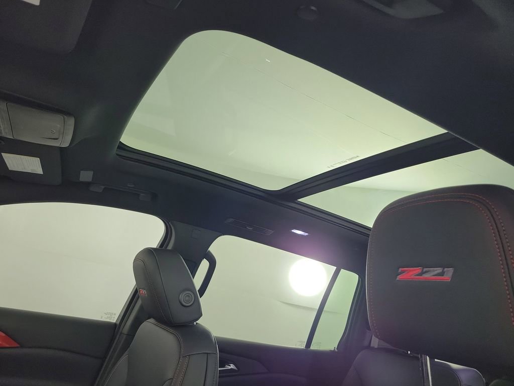 Used 2025 Chevrolet Traverse Z71 w/ Driver Confidence Package image 18