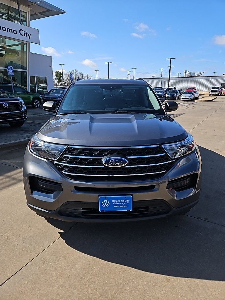 Used 2022 Ford Explorer XLT image 2