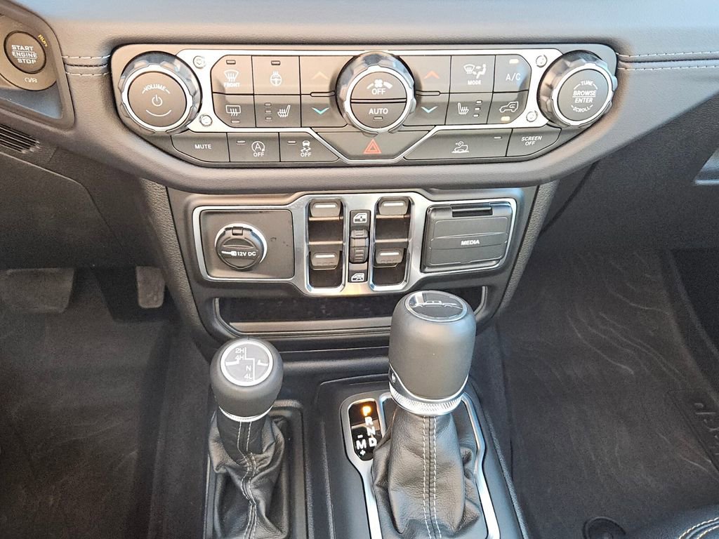 Used 2025 Jeep Gladiator Sport AWD/4WD image 19
