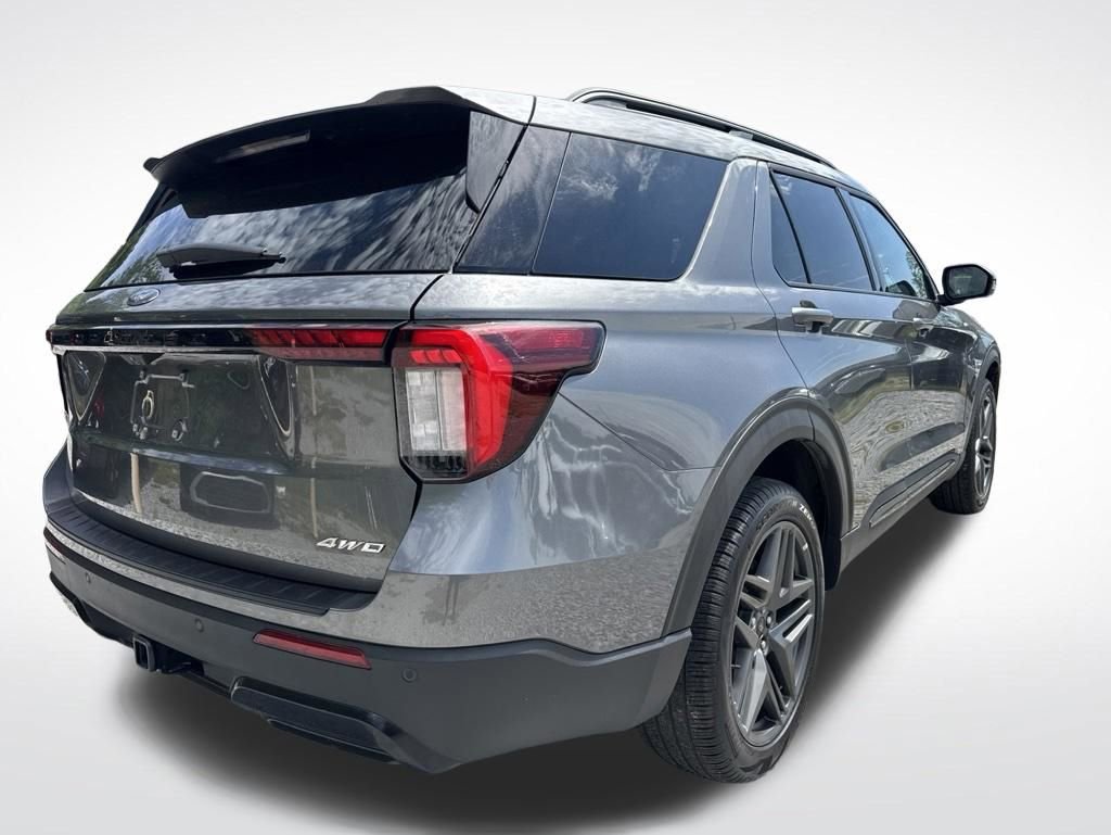 Used 2025 Ford Explorer ST-Line w/ ST-Line Street Pack AWD/4WD image 8
