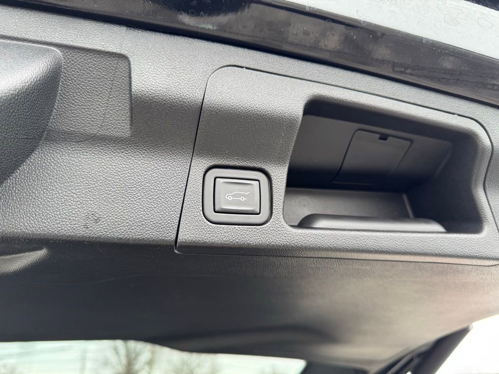 Used 2023 GMC Acadia SLE w/ Driver Convenience Package image 7