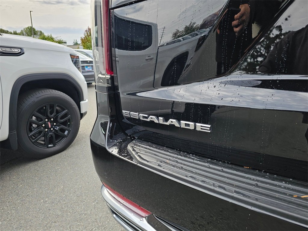 Used 2023 Cadillac Escalade Premium Luxury image 15