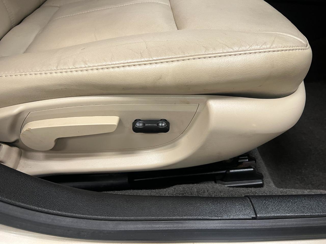 Used 2012 Chevrolet Impala LTZ FWD image 29