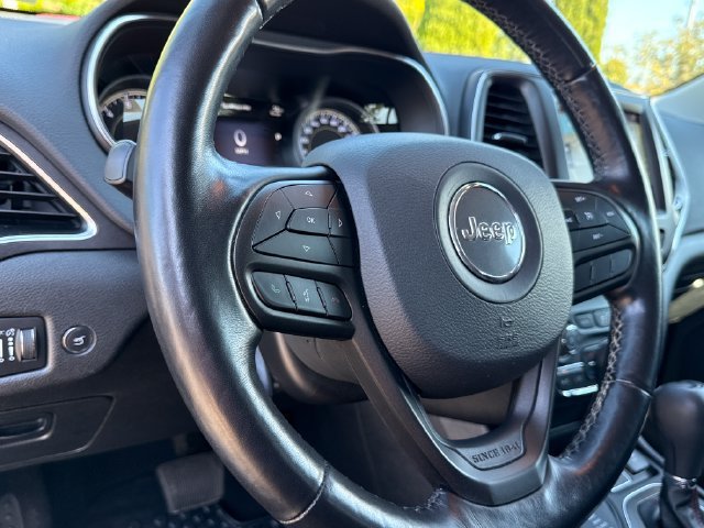 Used 2021 Jeep Cherokee Trailhawk AWD/4WD image 15