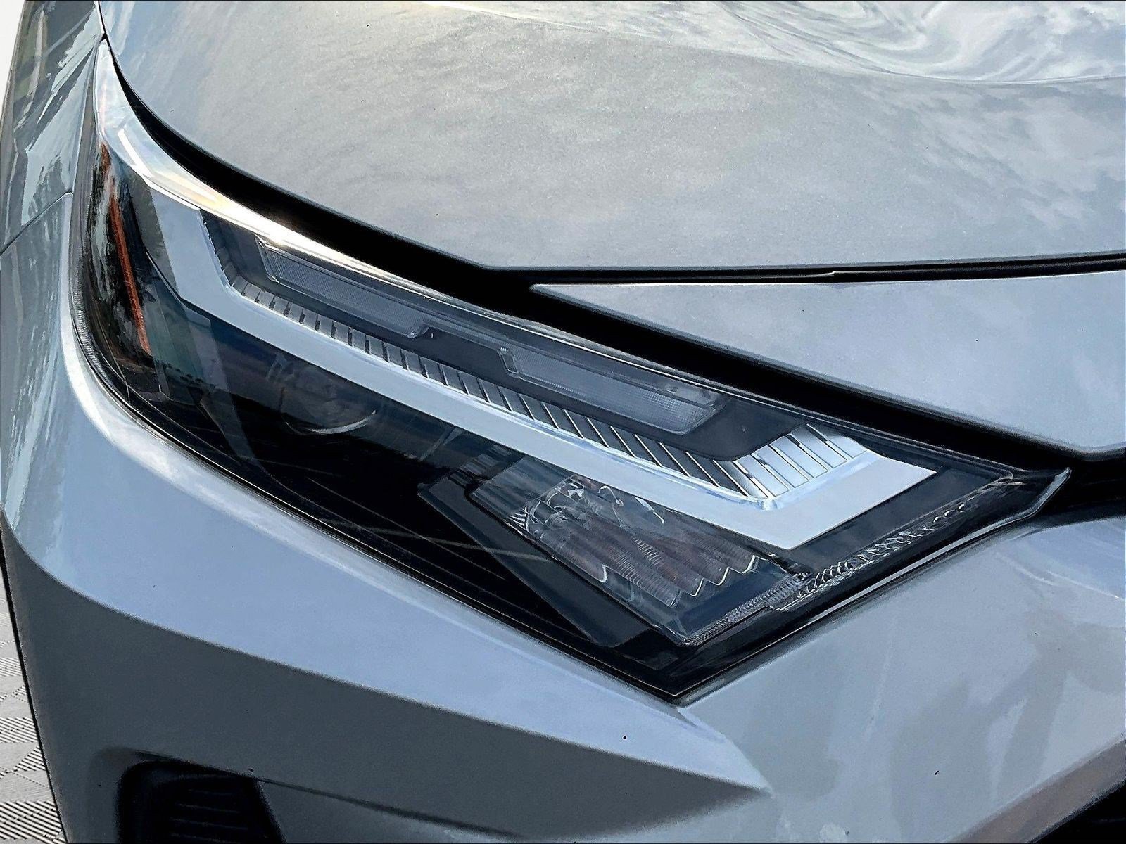 Used 2024 Toyota RAV4 LE AWD/4WD image 32