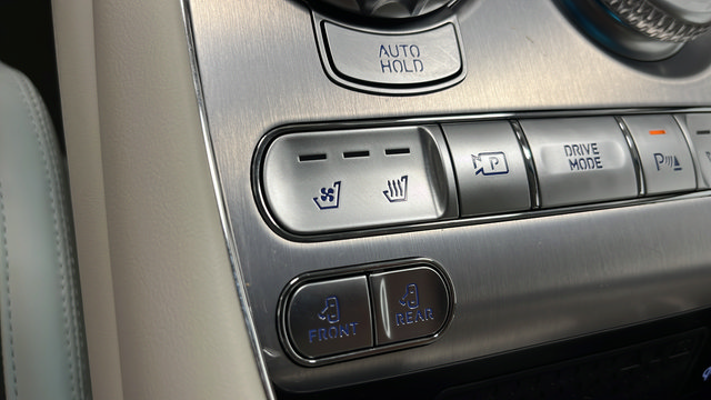 Used 2025 Genesis G90 3.5T AWD/4WD image 33