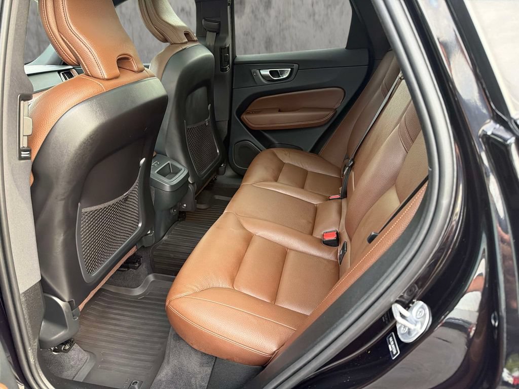 Used 2024 Volvo XC60 B5 Plus w/ Protection Package Premier AWD/4WD image 15