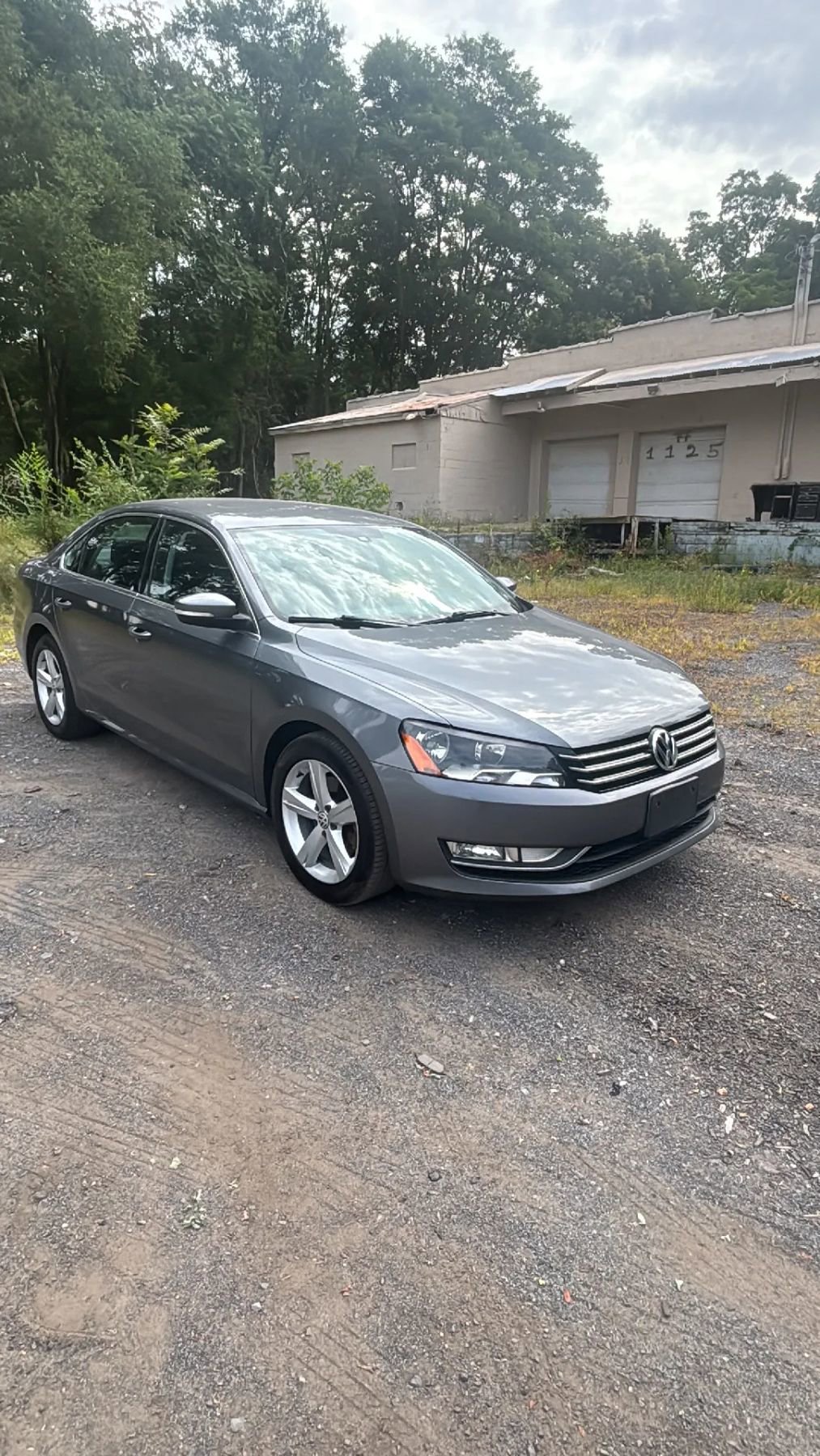 Used 2015 Volkswagen Passat 1.8T Limited Edition image 3