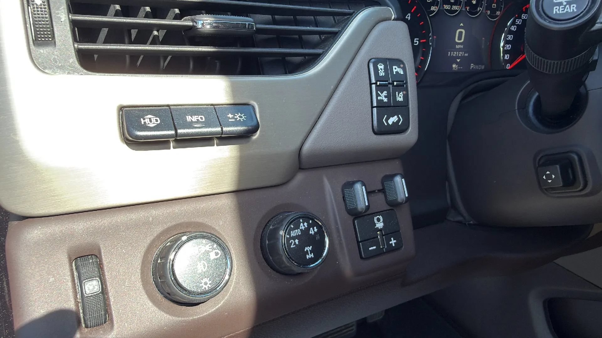 Used 2015 GMC Yukon XL Denali w/ Premium Package AWD/4WD image 25