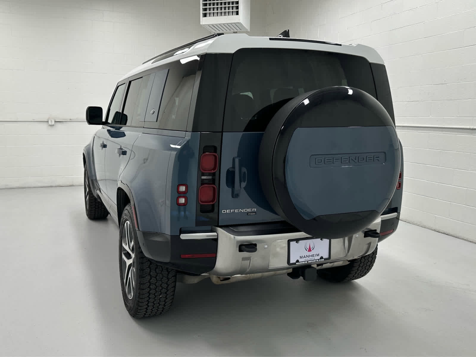 Used 2023 Land Rover Defender 110 SE AWD/4WD image 8