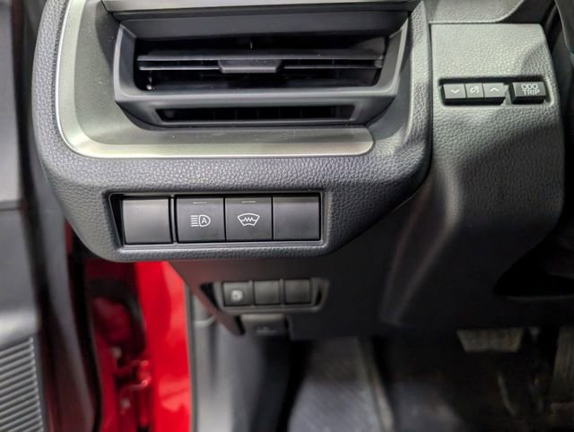 Used 2025 Toyota Prius LE FWD image 19