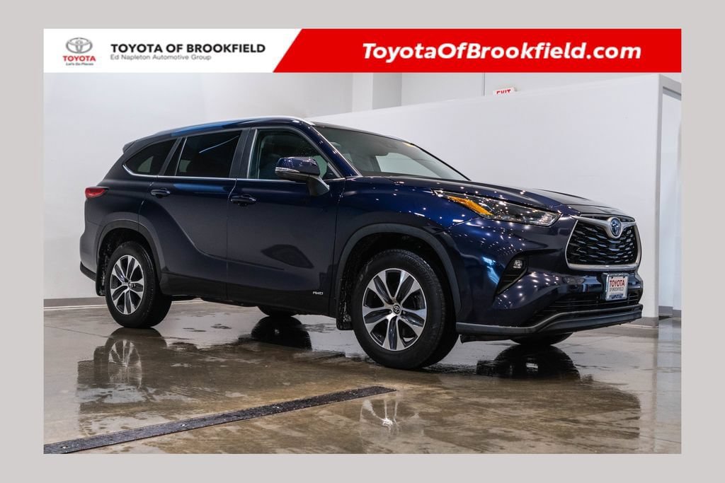 Used 2023 Toyota Highlander XLE