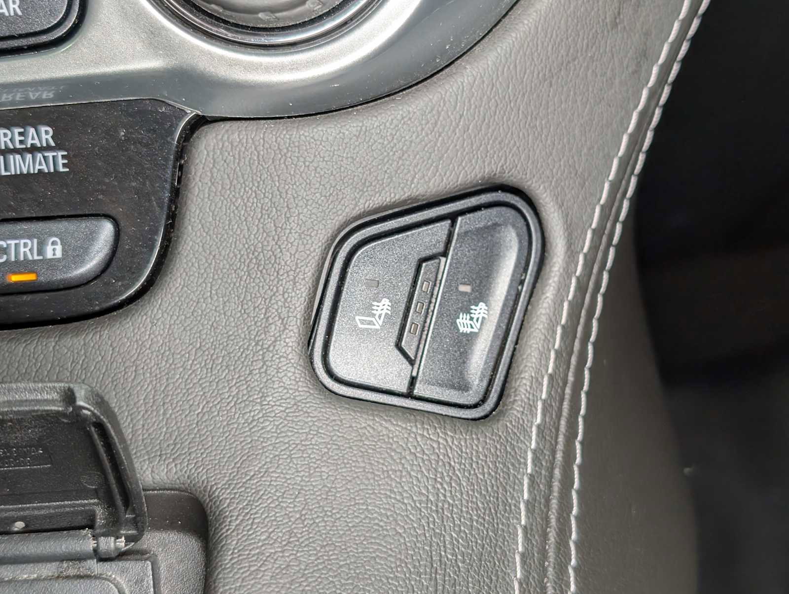 Used 2020 Chevrolet Suburban LT image 34