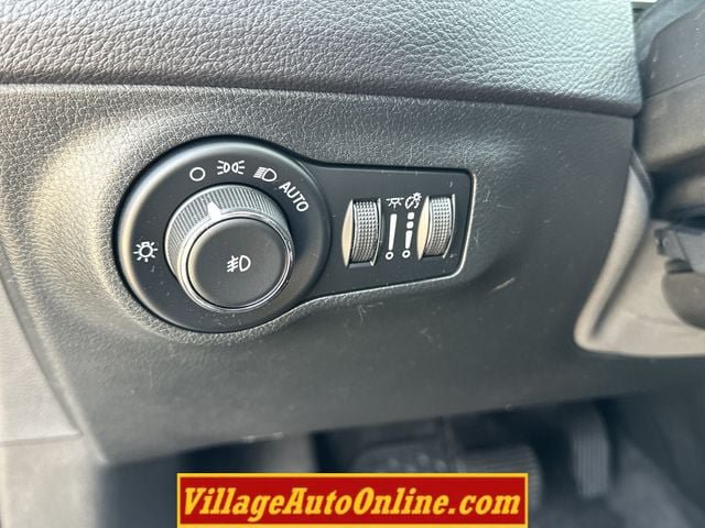 Used 2018 Jeep Compass Latitude w/ Popular Equipment Group AWD/4WD image 28
