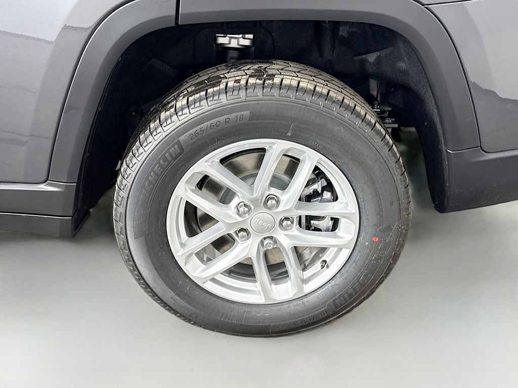New 2025 Jeep Grand Cherokee L Laredo image 48