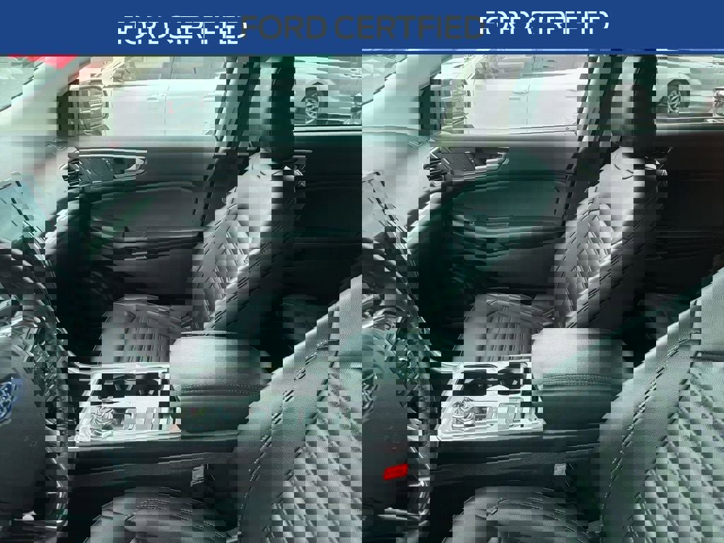 Used 2024 Ford Edge SEL image 3