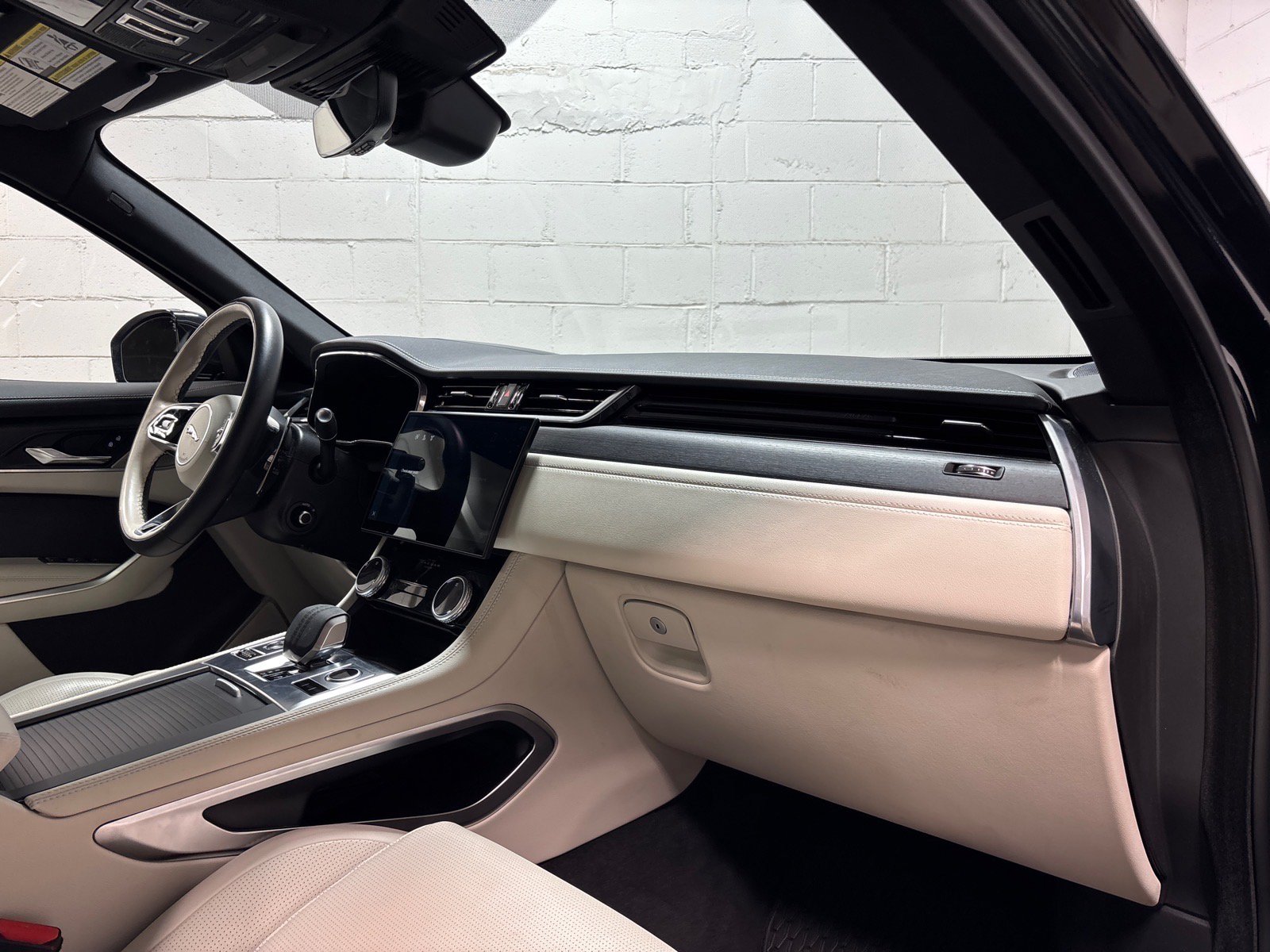 Used 2026 Jaguar F-PACE R-Dynamic S AWD/4WD image 29