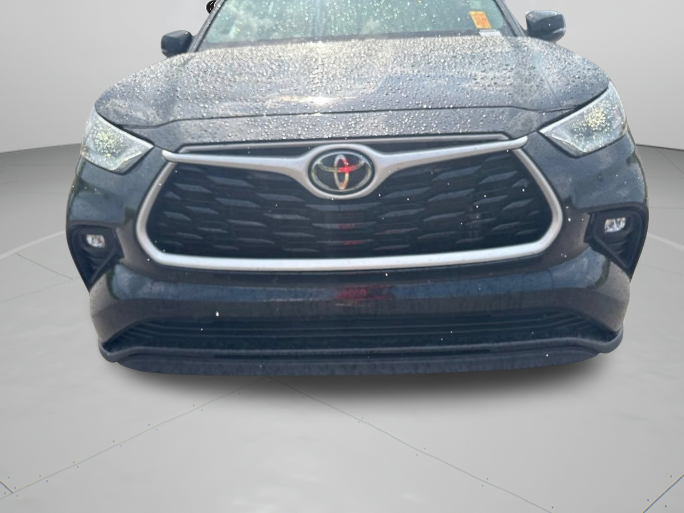 Used 2024 Toyota Highlander XLE FWD image 4
