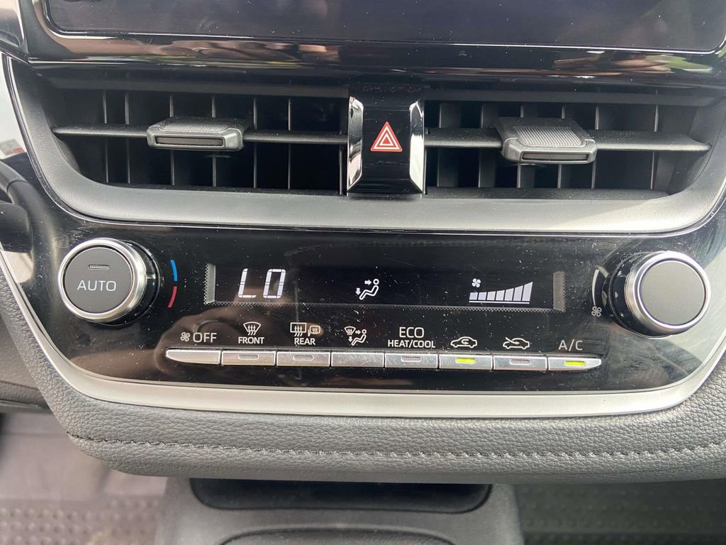Used 2025 Toyota Corolla SE image 23