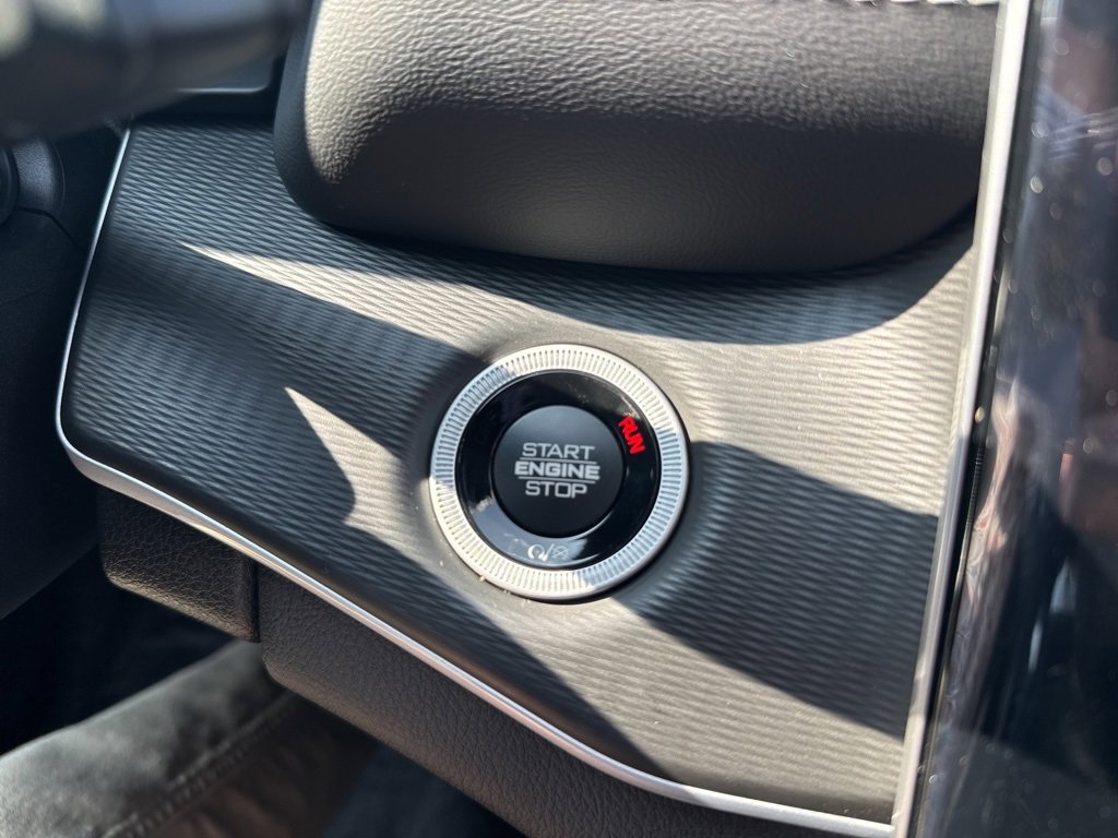 New 2025 Jeep Grand Cherokee Altitude image 27