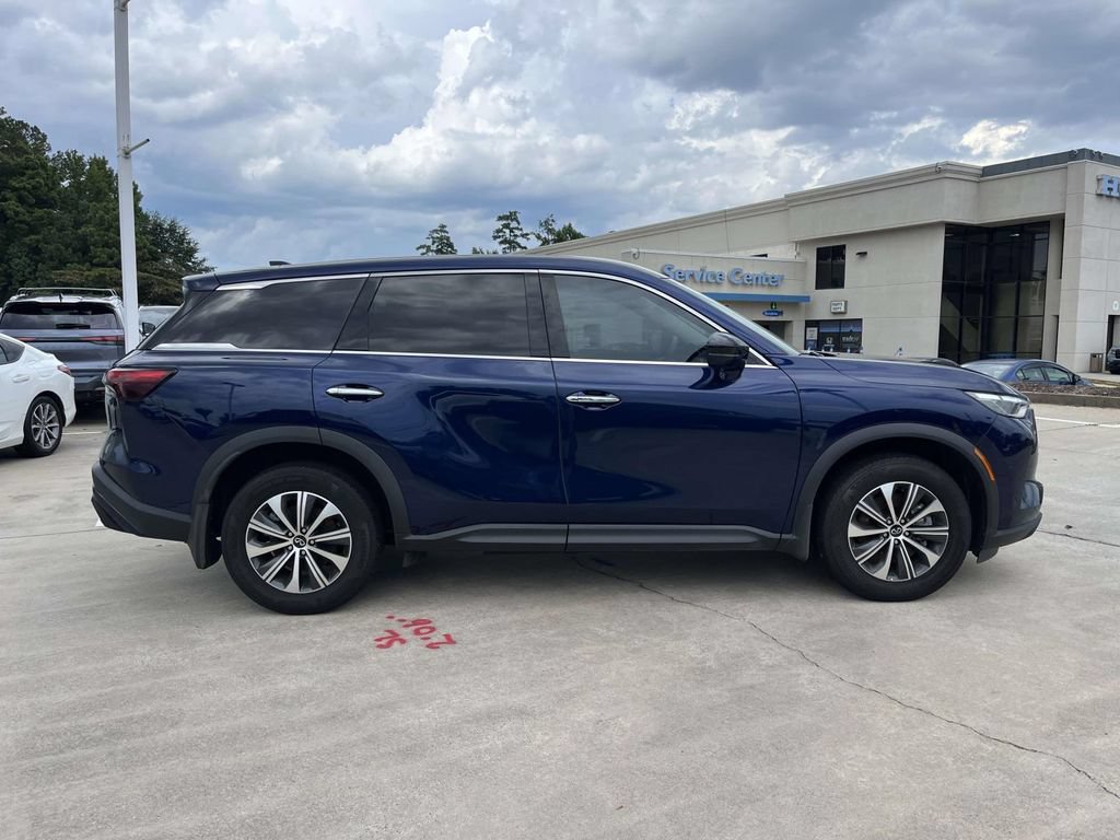 Used 2025 INFINITI QX60 Pure w/ Cargo Package FWD image 2