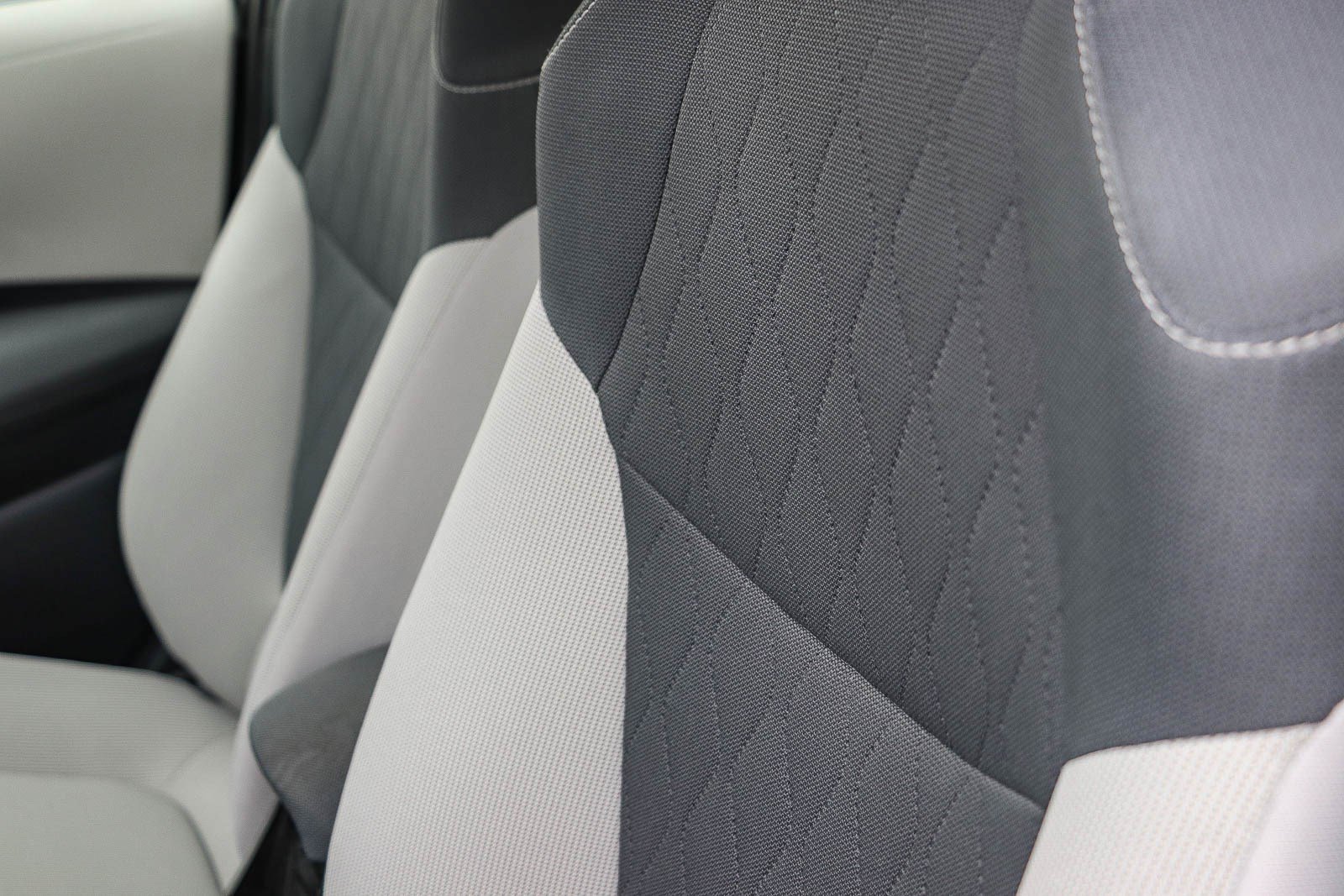 Used 2020 Toyota Corolla LE w/ Carpet Mat Package (TMS) image 25