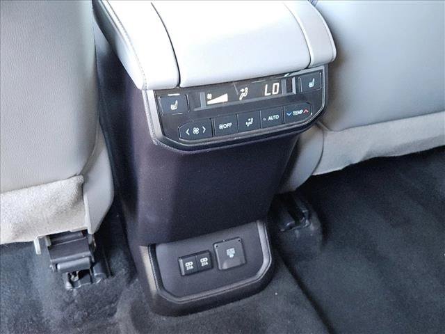 Used 2021 Toyota Highlander Platinum FWD image 25
