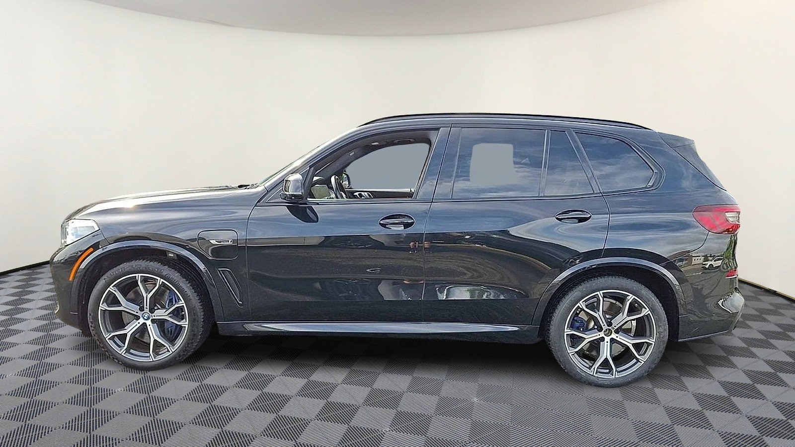Used 2022 BMW X5 xDrive45e w/ M Sport Package AWD/4WD image 5