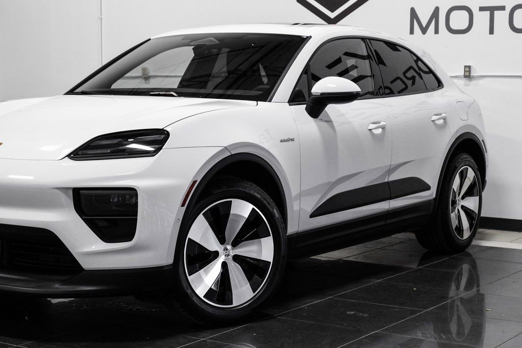 Used 2024 Porsche Macan 4 Electric AWD/4WD image 9