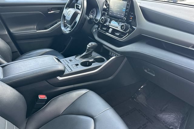 Certified 2022 Toyota Highlander XLE AWD/4WD image 21