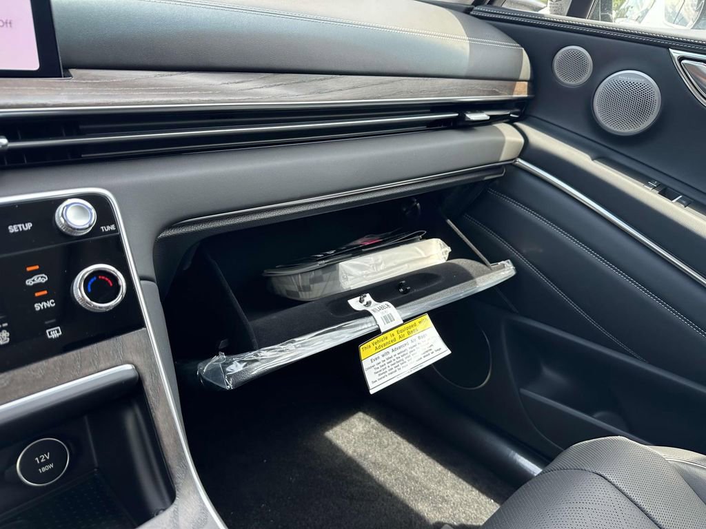 New 2025 Genesis GV80 2.5T Prestige image 18