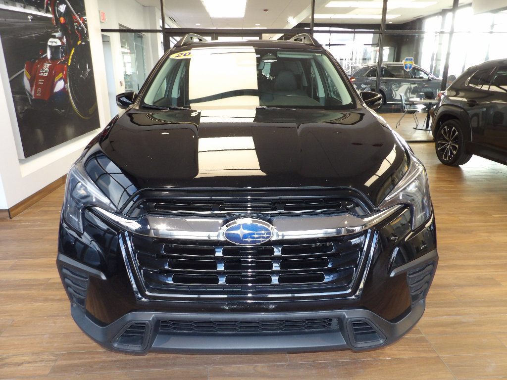 Used 2023 Subaru Ascent Limited image 2