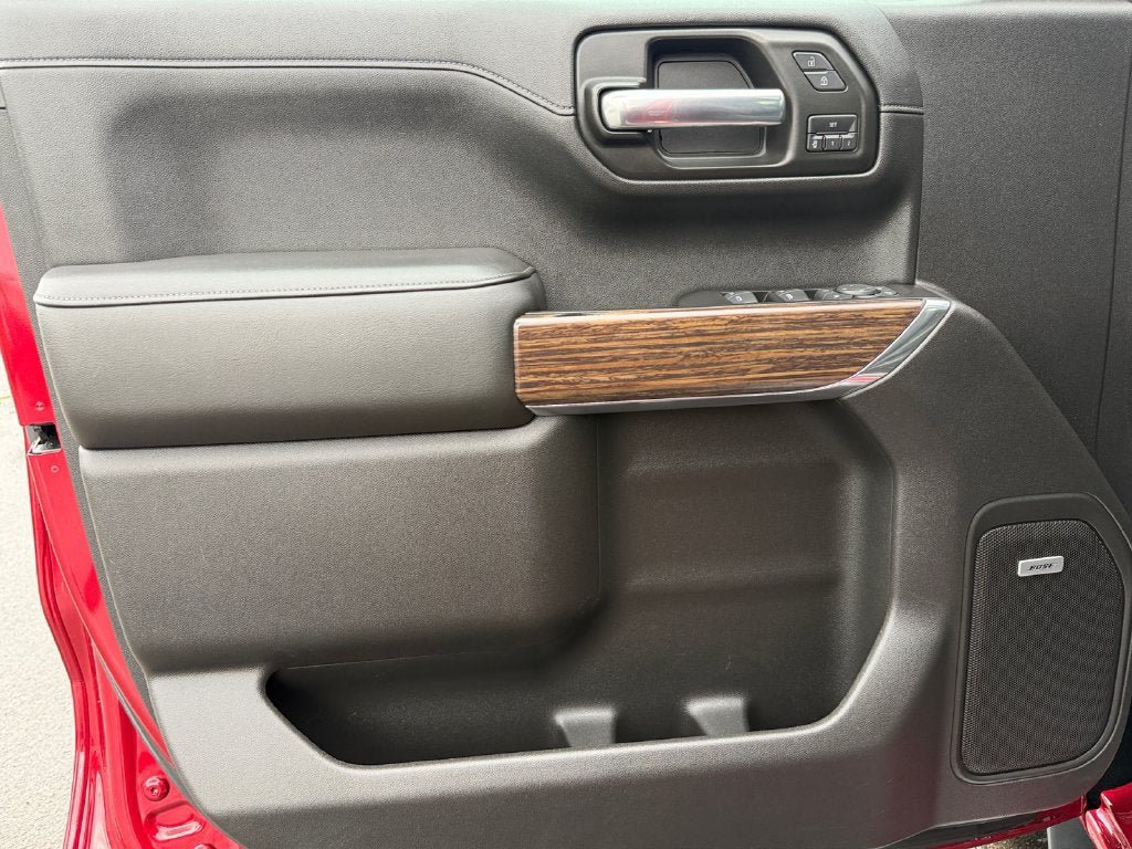 Used 2019 Chevrolet Silverado 1500 High Country w/ Technology Package AWD/4WD image 21