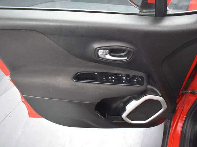 Used 2018 Jeep Renegade Latitude image 11