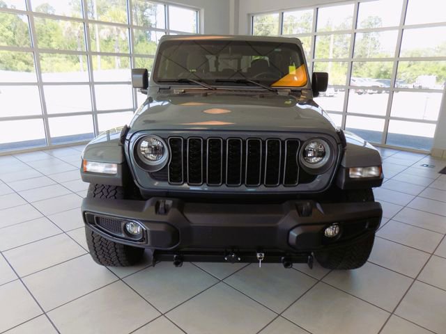 Certified 2024 Jeep Gladiator Sport AWD/4WD image 2