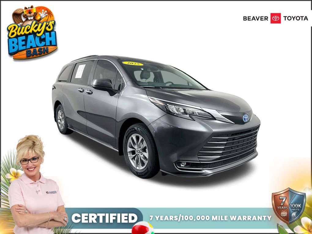 Used 2025 Toyota Sienna XLE FWD image 1
