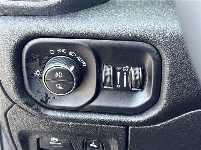 Used 2025 RAM 1500 Laramie w/ Sport Appearance Package AWD/4WD image 18