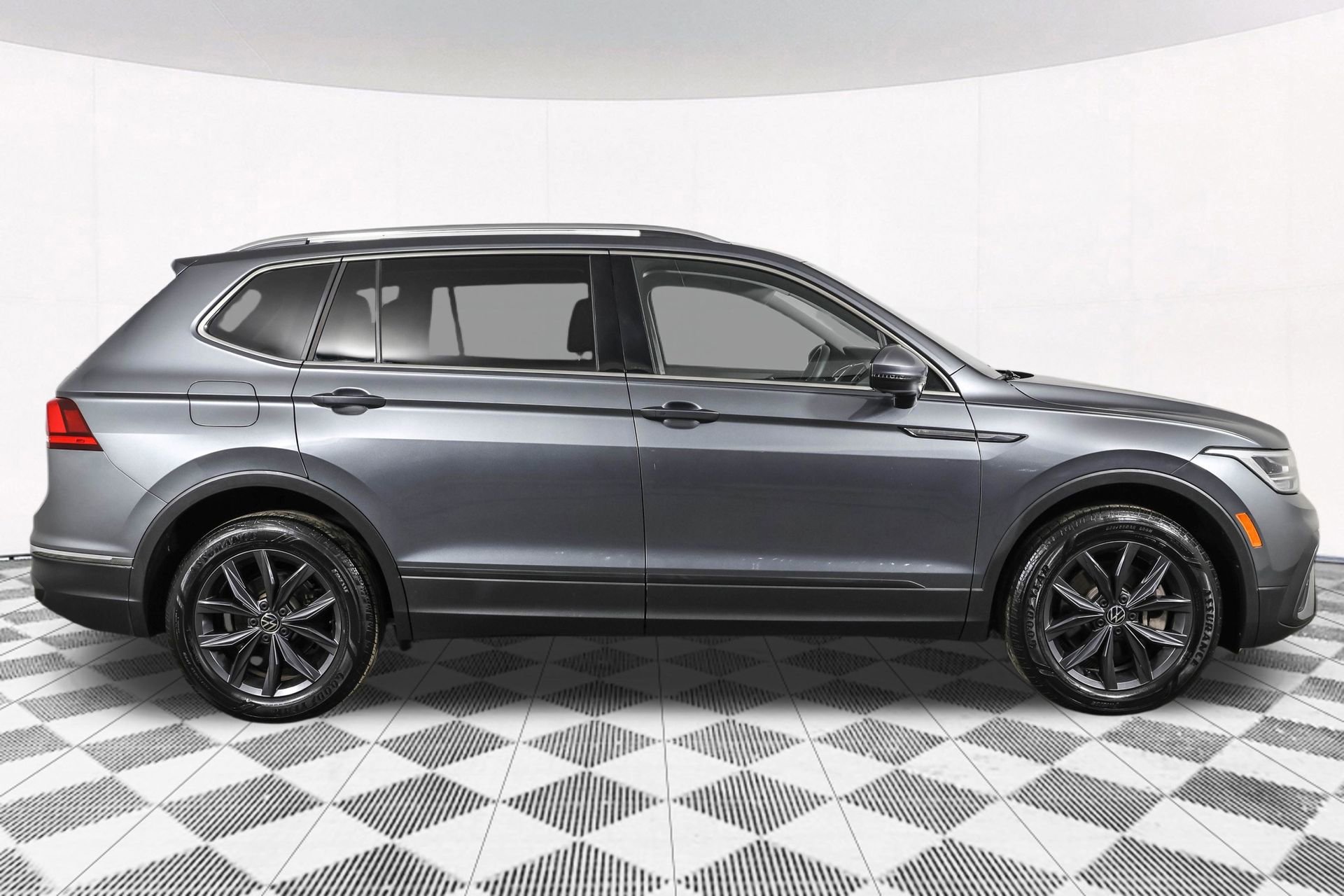 Used 2022 Volkswagen Tiguan SE image 15