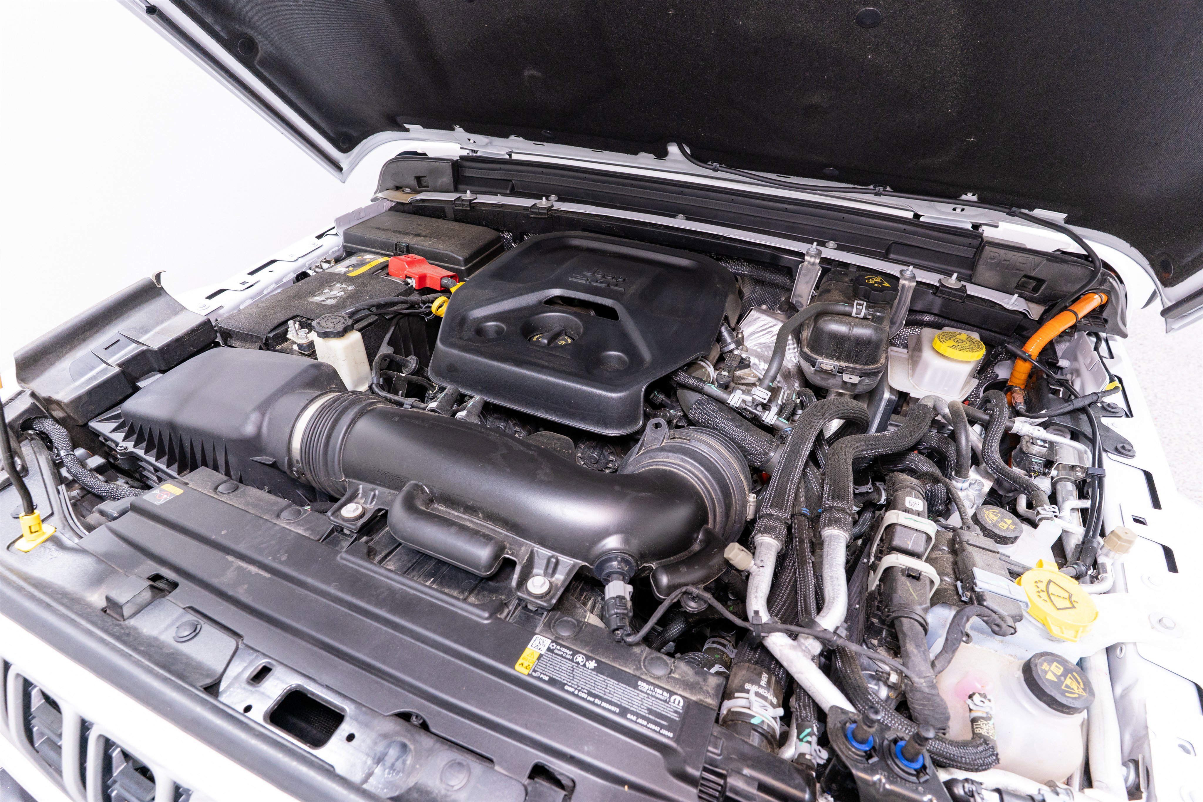 Used 2025 Jeep Wrangler Sahara w/ Safety Group image 36