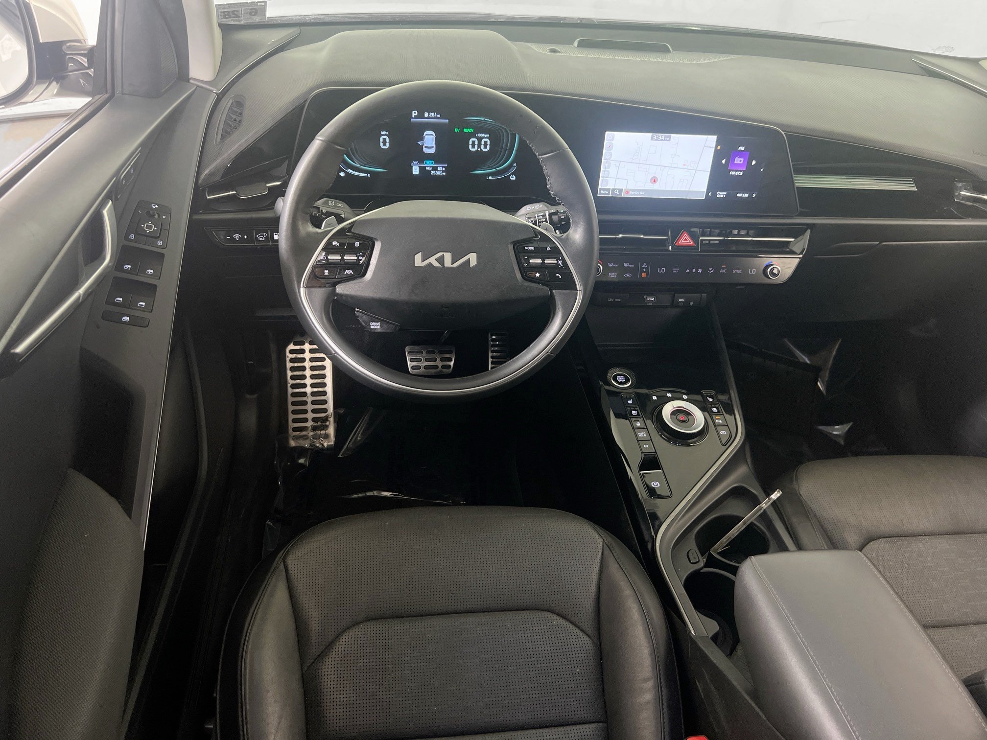 Used 2023 Kia Niro SX Touring FWD image 23